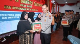 Polda Kalsel) berbagi bantuan sosial dan bakti sosial berlangsung di Markas Komando Satuan Brigade Mobil (Mako Sat Brimob) Polda Kalsel, Banjarbaru, Selasa (25/6/2024). (SuarIndonesia/Ist)
