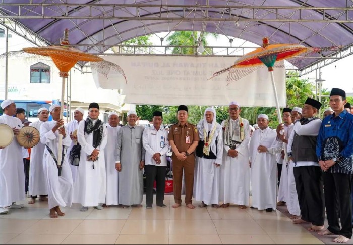 Sekdako (Sekretaris Daerah Kota) Banjarmasin, Ikhsan Budiman menyambut ratusan jemaah haji kloter pertama di Masjid Sabilal Muhtadin, Selasa (25/6/2024). (SuarIndonesia/Ist)