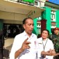 Jokowi usai melaksanakan kunjungan di Pasar Kasongan dan RSUD Mas Amsyar Kasongan, Rabu (26/6/2024). [ANTARA/Naslee]