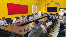 Pelaksanaan uji kompetensi tenaga kebencanaan di Kantor Badan Penanggulangan Bencana Daerah (BPBD) Provinsi Kalsel, dipantau langsung oleh Kepala Pusat Pendidikan dan Pelatihan (Kapusdiklat) Badan Nasional Penanggulangan Bencana (BNPB) RI, Kheriawan, Rabu (26/6/2024). (SuarIndonesia/Ist)