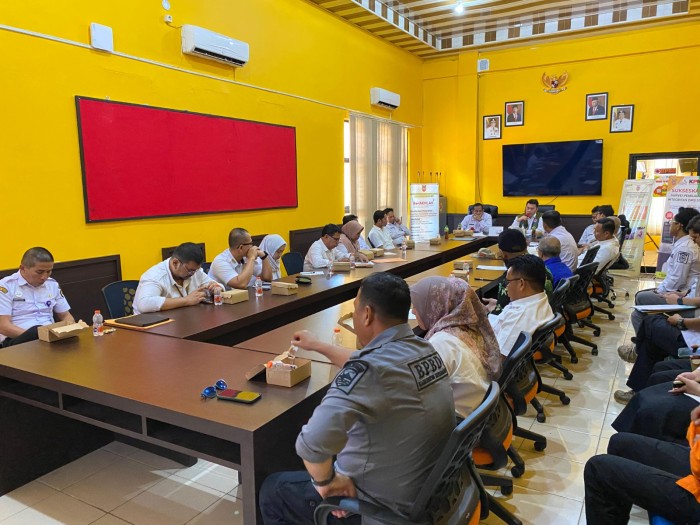 Pelaksanaan uji kompetensi tenaga kebencanaan di Kantor Badan Penanggulangan Bencana Daerah (BPBD) Provinsi Kalsel, dipantau langsung oleh Kepala Pusat Pendidikan dan Pelatihan (Kapusdiklat) Badan Nasional Penanggulangan Bencana (BNPB) RI, Kheriawan, Rabu (26/6/2024). (SuarIndonesia/Ist)