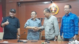 Dalam konferensi pers bersama Ketua Dewan Kehormatan Sasongko Tedjo dengan Ketua Umum PWI Pusat Hendry Ch Bangun sepakat bahwa hal tersebut dinyatakan selesa, Kamis (276/2024 SuarIndonesia/Ist)