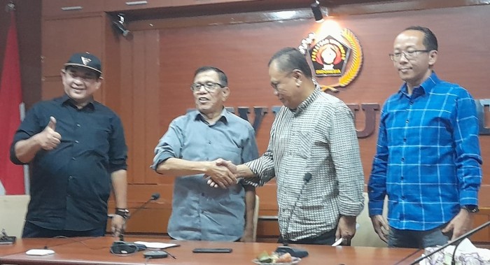 Dalam konferensi pers bersama Ketua Dewan Kehormatan Sasongko Tedjo dengan Ketua Umum PWI Pusat Hendry Ch Bangun sepakat bahwa hal tersebut dinyatakan selesa, Kamis (276/2024 SuarIndonesia/Ist)