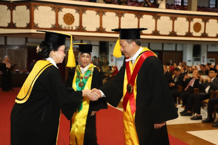 JAM-Pembinaan, Bambang Sugeng Rukmono dikukuhkan sebagai  Guru Besar Ilmu Hukum dan Pemulihan Aset di UNS (Universitas Sebelas Maret), Jumat (28/6/2024 (SuarIndonesia/Its(