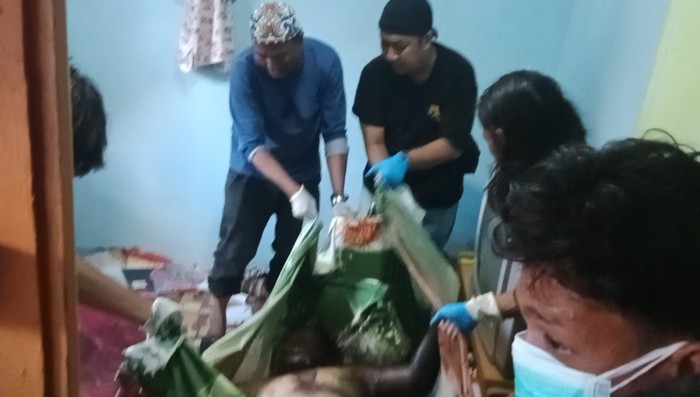 Akhmad Rifani (65), sehariannya sebagai ojek online (ojol) ditemukan tak bernyawa di rumahnya, Jum'at  (28/6/2024), (SuarIndonesia/DO)
