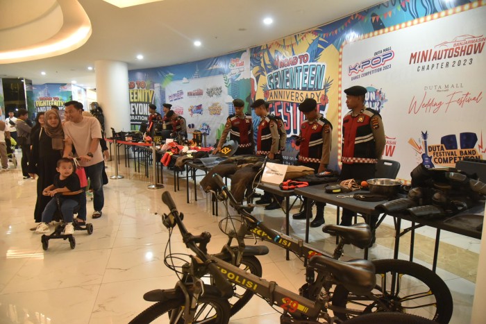 Polri presisi expo Samapta bertalenta, Polda Kalsel tampilkan keterampilan anggota. Ini semua dalam rangka memperingati Hari Bhayangkara ke-78,i berlangsung di Atrium Duta Mall 2 Banjarmasin. (SuarIndonesia/Ist)