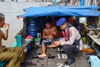 Polisi memintai keterangan kepada pemilik kelotok yang pertama temukan jasad di Sungai Marrtapura, Minggu (30/6/2024) SuarIndonesia/(DO)