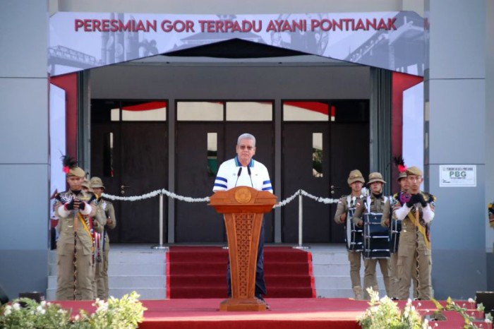 Pj Gubernur Kalbar, Harisson memberikan sambutan saat meresmikan GOR Terpadu Ayani di Kawasan Gelora Khatulistiwa, Minggu (16/6/2024) lalu. [ANTARA/HO-BIRO ADPIM KALBAR]