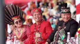 Ketua DAD Kalteng Agustiar Sabran (tengah). [ANTARA/Dokumentasi Pribadi]