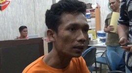 TS (27) yang diamankan atas pencurian uang ATM hingga Rp 1,1 miliar di enam ATM yang terletak di Batam. [Foto: WWW]