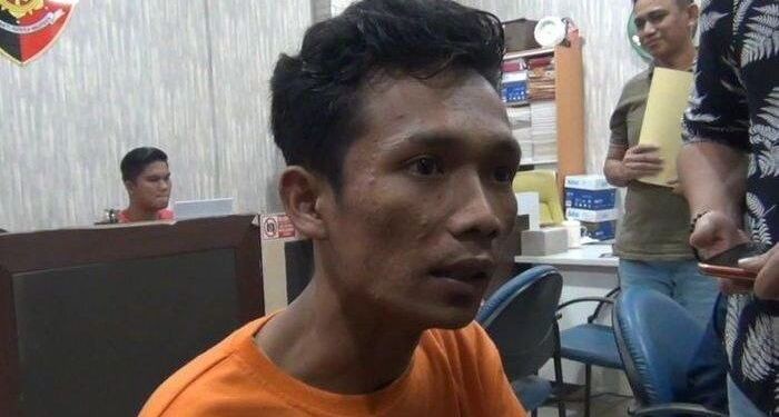 TS (27) yang diamankan atas pencurian uang ATM hingga Rp 1,1 miliar di enam ATM yang terletak di Batam. [Foto: WWW]