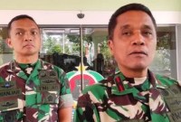 Danrem 091/ASN Brigjen TNI Anggara Sitompu (kanan) bersama Dandim 0909/Kutim Letkol Inf Ginanjar Wahyutomo (kiri). [ANTARA/HO-Pendim 0909/Kutim]
