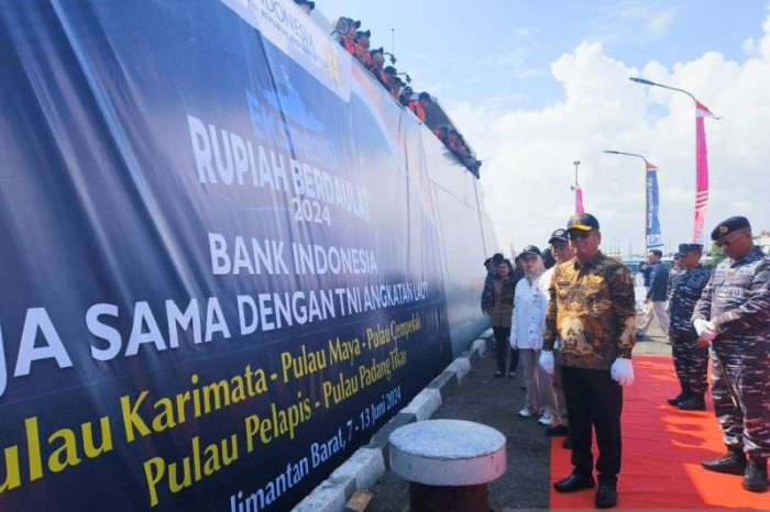 
Pelepasan Ekspedisi Rupiah Berdaulat 2024 di Satrol Lantamal XII Pontianak, Jumat (7/6/2024). [ANTARA/Dedi]