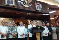 Menko Polhukam Hadi Tjahjanto bersama jajaran satgas Pemberantasan Judol dalam Konferensi Pers di gedung Kemenko Polhukam, Jakarta Pusat, Rabu, 19/6/2024. [Forum Keadilan/Novia Suhari]