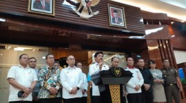 Menko Polhukam Hadi Tjahjanto bersama jajaran satgas Pemberantasan Judol dalam Konferensi Pers di gedung Kemenko Polhukam, Jakarta Pusat, Rabu, 19/6/2024. [Forum Keadilan/Novia Suhari]