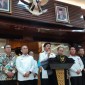 Menko Polhukam Hadi Tjahjanto bersama jajaran satgas Pemberantasan Judol dalam Konferensi Pers di gedung Kemenko Polhukam, Jakarta Pusat, Rabu, 19/6/2024. [Forum Keadilan/Novia Suhari]