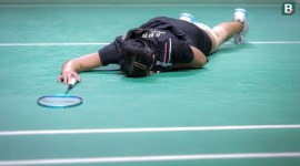 Pebulu tangkis tunggal putri Indonesia, Gregoria Mariska Tunjung dipaksa menyerah dengan skor 8-21, 18-21 saat bersua wakil China, Wang Zhi Yi pada babak perempat final Indonesia Open 2024 di Senayan, Jakarta, Jumat (07/06/2024). [Bola.net/Bagaskara L]