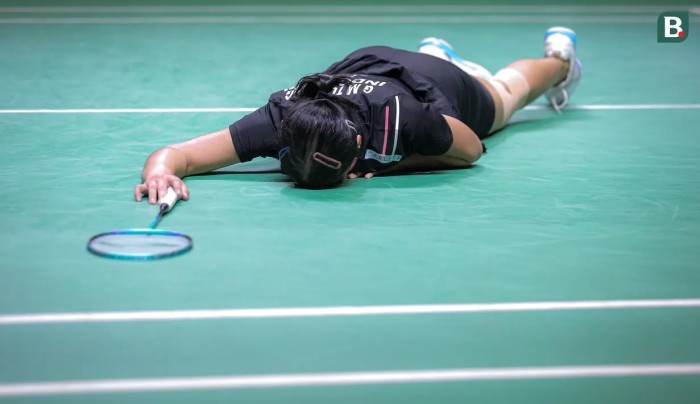 Pebulu tangkis tunggal putri Indonesia, Gregoria Mariska Tunjung dipaksa menyerah dengan skor 8-21, 18-21 saat bersua wakil China, Wang Zhi Yi pada babak perempat final Indonesia Open 2024 di Senayan, Jakarta, Jumat (07/06/2024). [Bola.net/Bagaskara L]