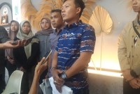 kuasa hukum korban dari Kantor JUSTITIA LAW FIRM & Co,Bernard Doni didampingi Muhammad Maulana, pada wartawan, Jumat (7/6/2024) (SuarIndonesia/ZI)