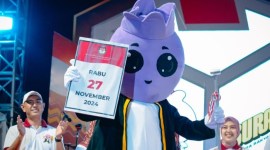 Peluncuran Pemilihan Wali Kota dan Wakil Wali Kota Banjarbaru, Surata, Maskot Pilkada, dan Jingle Pilkada 2024 di lapangan Dr Murdjani pada Jumat (14/6/2024) dilanjut Sabtu (15/6/2024)  malam dengan konser artis ibukota .(SuarIndonesia/Ist)