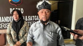 Nur Aisyah disampingi kuasa hukumnya ketika di Mapolda Kalsel, Senin (3/6/2024) (SuarIndonesia/ZI)