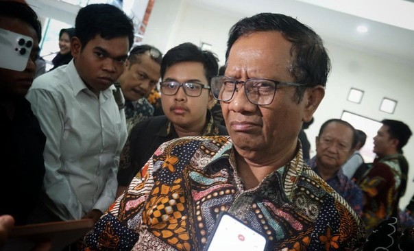 Mahfud MD mempertanyakan dasar MA memutuskan PKPU bertentangan dengan UU Pilkada. [CNN Indonesia]