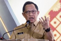 Menteri Dalam Negeri Tito Karnavian memberi tenggat waktu hingga 17 Juli 2024 bagi para penjabat (Pj) kepala daerah untuk mengajukan pengunduran diri dari jabatannya jika ingin maju di Pilkada 2024. [Arsip Kemendagri]