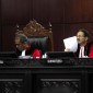 

Mahkamah Konstitusi mengabulkan gugatan Partai Demokrat soal dugaan penggelembungan suara PDIP di Pileg DPR RI dapil Banten II. [CNN Indonesia/Adi Ibrahim]
