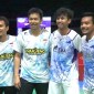 Foto bersama Mohammad Ahsan/Hendra Setiawan dan Pramudya Kusumawardana/Andika Ramadiansyah (mewakili Australia) usai laga perempat final Australia Open 2024, Jumat (14/6/2024). [Screenshot @BWF TV]