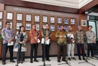 Koordinator ICW Agus Sunaryanto dalam konferensi pers usai mengikuti pertemuan tertutup sekitar dua jam dengan para Panitia Seleksi Calon Pimpinan KPK di Kantor Sekretariat Negara, Jakarta, Senin (10/6/2024) siang. [ICW]