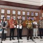 Koordinator ICW Agus Sunaryanto dalam konferensi pers usai mengikuti pertemuan tertutup sekitar dua jam dengan para Panitia Seleksi Calon Pimpinan KPK di Kantor Sekretariat Negara, Jakarta, Senin (10/6/2024) siang. [ICW]