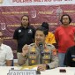 Polisi menangkap tersangka pengedar narkoba jenis tembakau sintetis berinisial SH (30) di Depok, Jawa Barat (Jabar). Tembakau sintetis senilai Rp 1 miliar turut disita. [detikcom/devi]