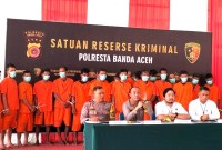 Polisi saat memaparkan kasus judi online (judol). [detikcom/Agus S]