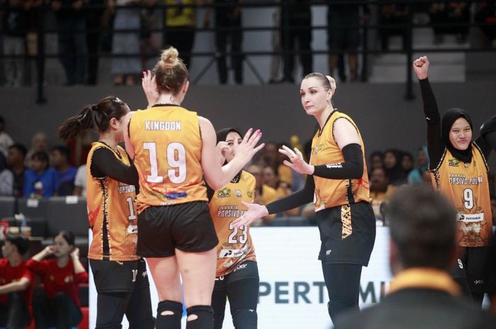 

Tim bola voli putri, Jakarta Popsivo Polwan, pada laga terakhir putaran reguler Proliga 2024 di GOR Terpadu, Ahmad Yani, Pontianak, Kalbar, Minggu (23/6/2024). [PBVSI]