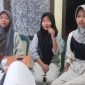 tiga remaja putri INI Barat, mengagalkan aksi polisi gadungan yang merampas tiga telepon genggam milik mereka. (SuarIndonesia//ANTARA/Ahmad Fikri)