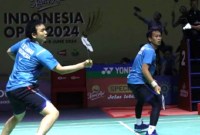 Ganda putra Indonesia, Mohammad Ahsan/Hendra Setiawan mengusir duo Thailand, Supak Jomkoh/Kittinupong Kedren, di babak 32 besar Indonesia Open 2024. [PBSI]
