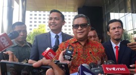 Sekretaris Jenderal PDI Perjuangan (PDIP) Hasto Kristiyanto mendatangi Gedung Merah Putih Komisi Pemberantasan Korupsi (KPK) pada Senin (10/6/2024). [CNNIndonesia/Poppy F]