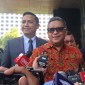 Sekretaris Jenderal PDI Perjuangan (PDIP) Hasto Kristiyanto mendatangi Gedung Merah Putih Komisi Pemberantasan Korupsi (KPK) pada Senin (10/6/2024). [CNNIndonesia/Poppy F]