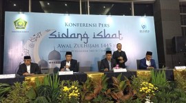 Sidang isbat penentuan awal Zulhijah 1445 H selesai digelar pada Jumat (7/6/2024) malam dan pemerintah resmi menetapkan Iduladha atau 10 Zulhijah 1445 Hijriah jatuh pada Senin, 17 Juni 2024. [detikcom/Tiara Aliya]