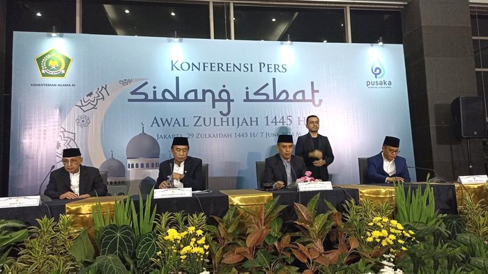 Sidang isbat penentuan awal Zulhijah 1445 H selesai digelar pada Jumat (7/6/2024) malam dan pemerintah resmi menetapkan Iduladha atau 10 Zulhijah 1445 Hijriah jatuh pada Senin, 17 Juni 2024. [detikcom/Tiara Aliya]