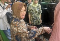 Mensos Risma di acara Bakti Sosial (Baksos) Kemensos di Pandeglang, Banten, Jumat (14/6/2024). [detikcom/Kadek Melda L]