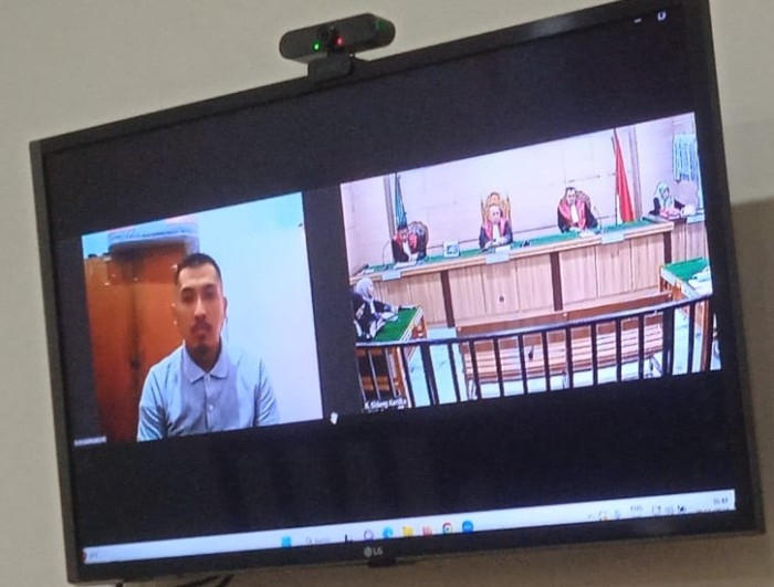 Terdakwa Arianto selaku Direktur PT MDA (Mediasi Delta Alfa)  perkara  penipuan proyek alat kesehatan (alkes) fiktif senilai Rp 23 Miliar divonis penjara 12 bulan (satu tahun) di Pengadilan Negeri Banjarmasin, Selasa (11/6/2024) (SuarIndonesia/ZI)