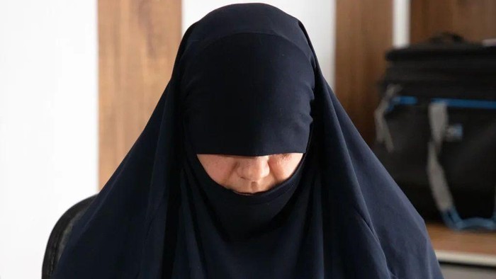 Umm Hudaifa adalah istri pertama dari pemimpin Negara Islam Irak Suriah (ISIS) Abu Bakr al-Baghdadi. [BBC World]
