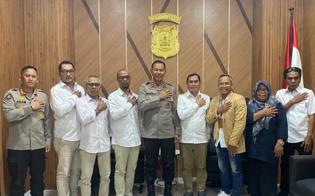 Silaturahmi Pengurus Persatuan Wartawan Indonesia Kalsel di ruang kerjan Kapolda Rabu (31/7/2024) (SuarIndonesia/Ist)