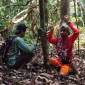 Pemasangan kamera jebak di Kawasan Cagar Alam Gunung Nyiut, Kalimantan Barat. (ANTARA/BKSDA Kalbar)
