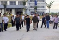 Gubernur Kalteng Sugianto Sabran dan jajaran meninjau perkembangan pembangunan RSUD Hanau di Kabupaten Seruyan, Rabu (3/7/2024) kemarin. [ANTARA/Dok Pribadi]