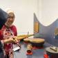 Edukator Museum Balanga Yaumil Oktarina menjelaskan koleksi yang ditampilkan dalam Pameran Alat Musik Tradisional Nusantara Tahun 2024, Tenggarong, 20-25 Juli 2024. [ANTARA/HO-Museum Balanga]