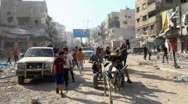 Warga Palestina berada di ambang kerusakan, setelah pasukan Israel mundur dari sebagian Kota Gaza, menyusul operasi darat, di tengah konflik Israel-Hamas, di Kota Gaza, Jumat (12/07/2024). [REUTERS]
