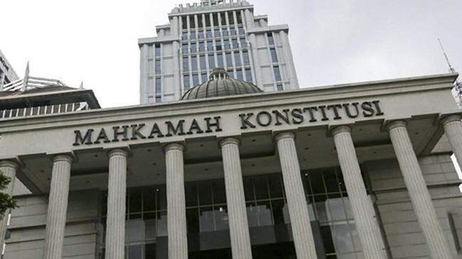 MK menggelar sidang uji materiil UU Pilkada yang menggugat syarat untuk calon kepala daerah dari jalur independen atau perseorangan. [CNNIndonesia/Adhi W]