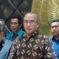 Ketua KPU Hasyim Asy'ari saat memberikan keterangan untuk menanggapi putusan DKPP yang menjatuhkan sanksi pemecatan terhadapnya, Rabu (3/7/2024) di kantor KPU RI, Jakarta Pusat. [KOMPAS.com/Tria Sutrisna]